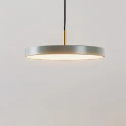 Lámpara colgante LED Asteria Mini de UMAGE, verde claro/latón, Ø 31 cm