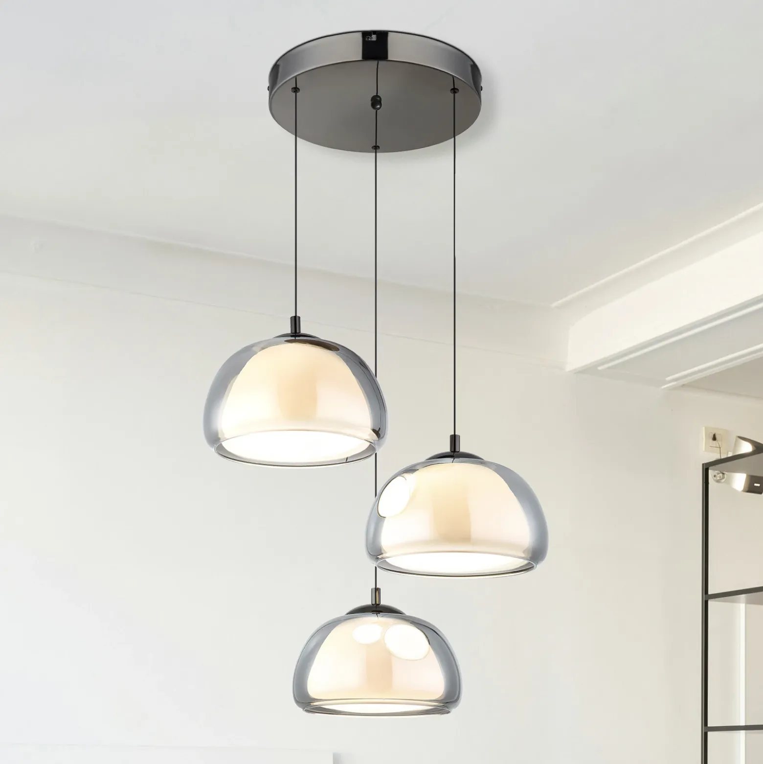Lámpara colgante LED Avila, gris humo/negro, cristal, CCT, atenuable