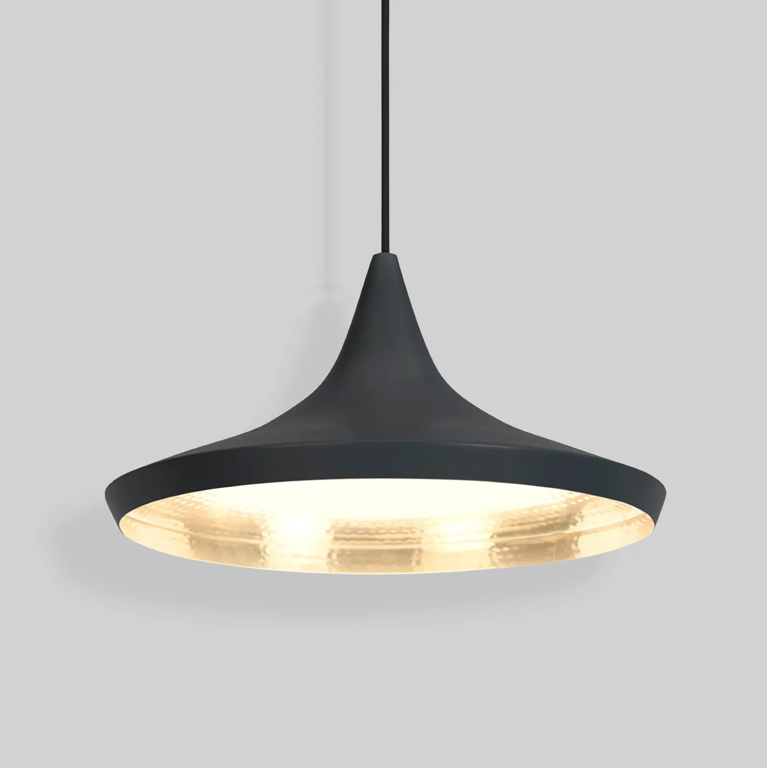 lámpara colgante LED Beat Flat de Tom Dixon, negra, Ø 56 cm