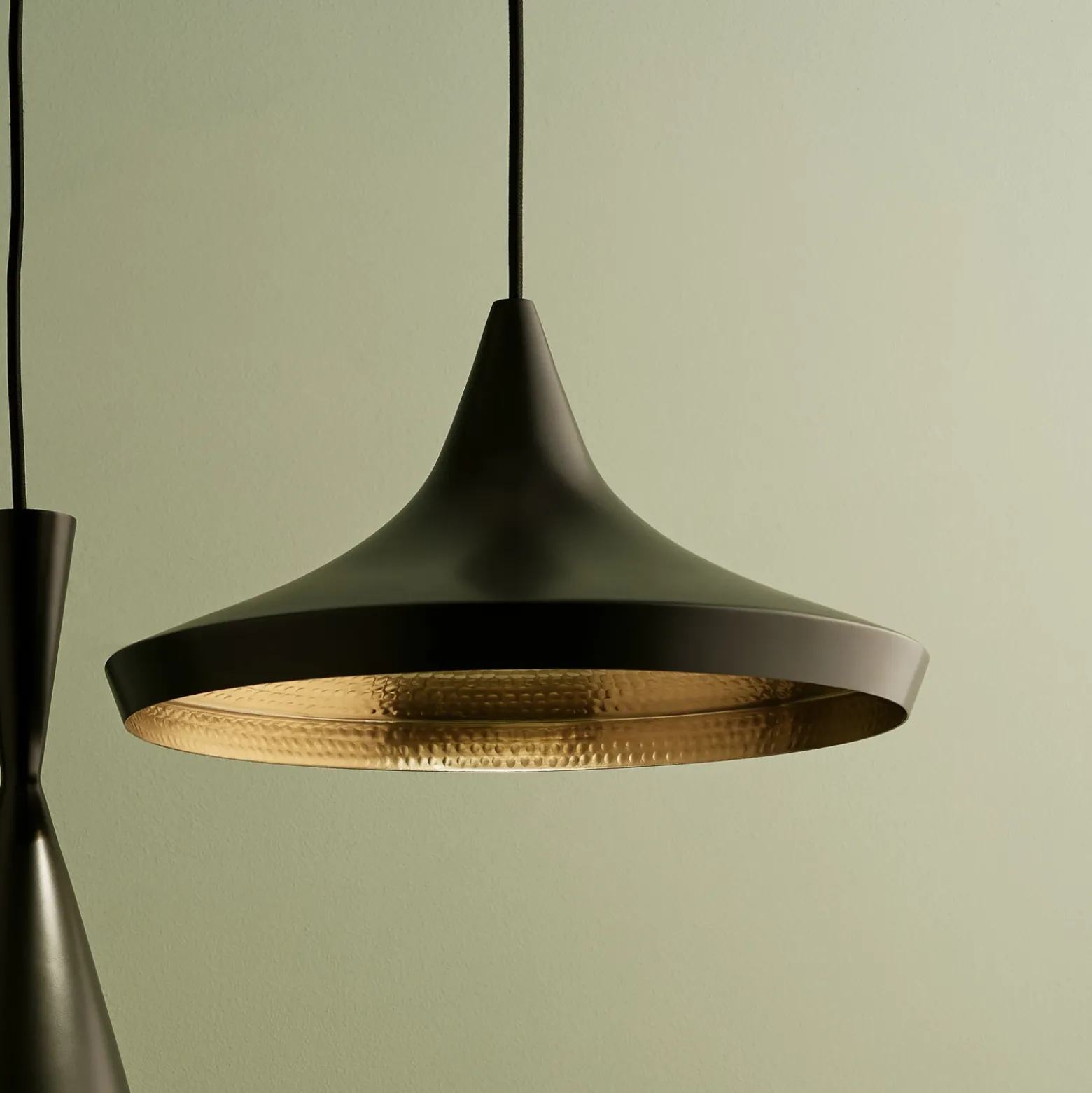 lámpara colgante LED Beat Flat de Tom Dixon, negra, Ø 56 cm