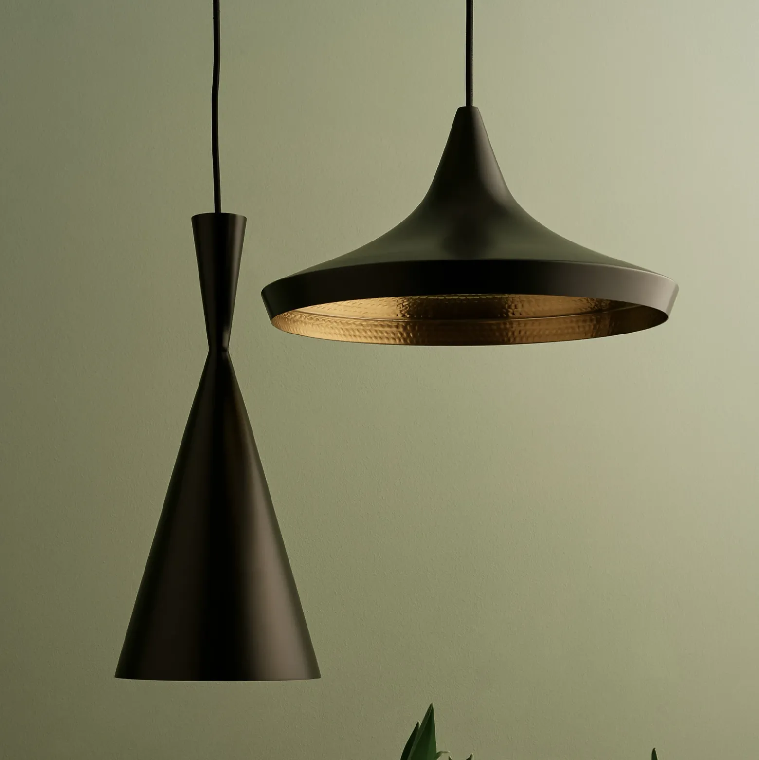 lámpara colgante LED Beat Flat de Tom Dixon, negra, Ø 56 cm