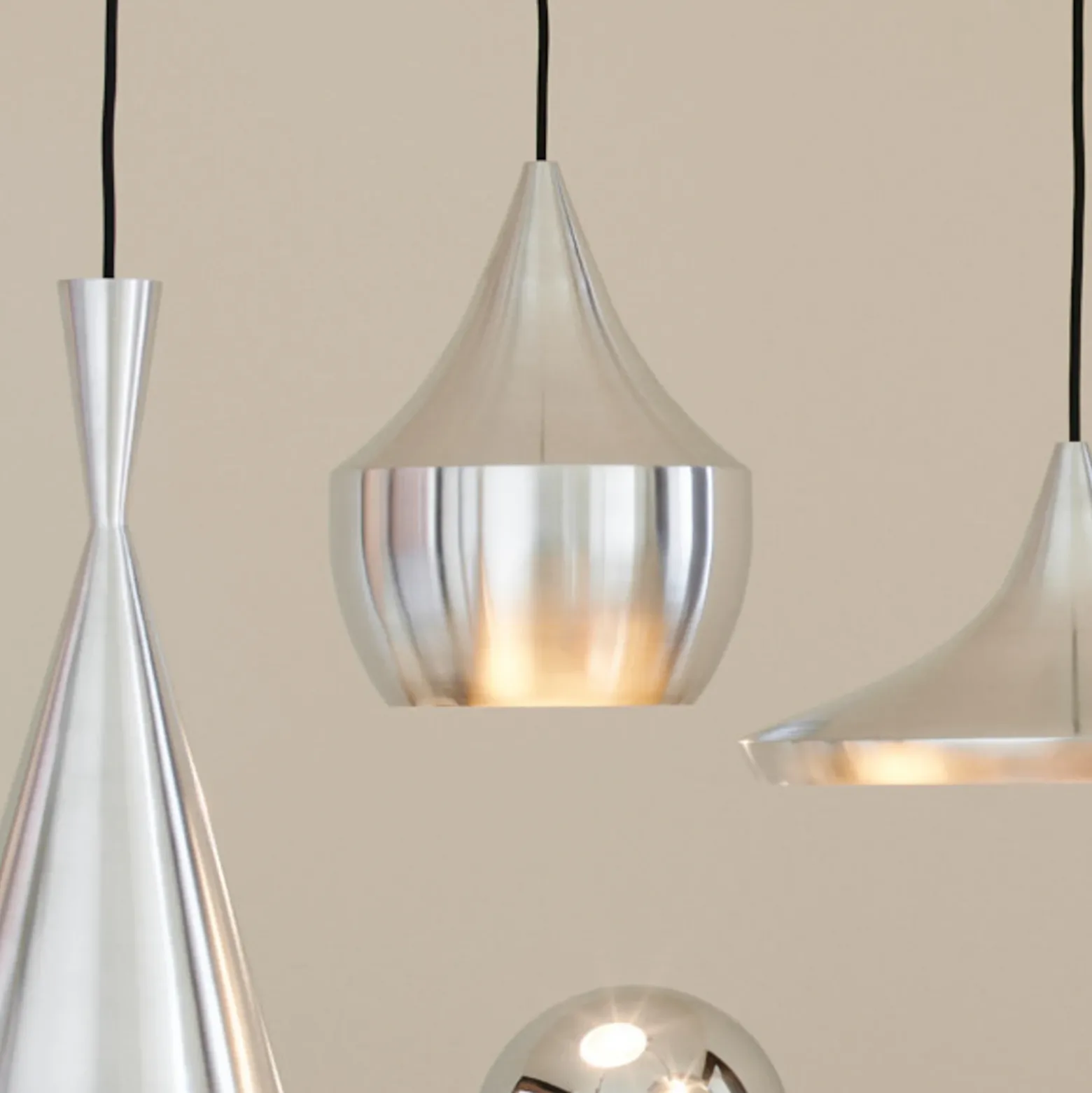 Lámpara colgante LED Beat Tall Unbeaten de Tom Dixon, color aluminio