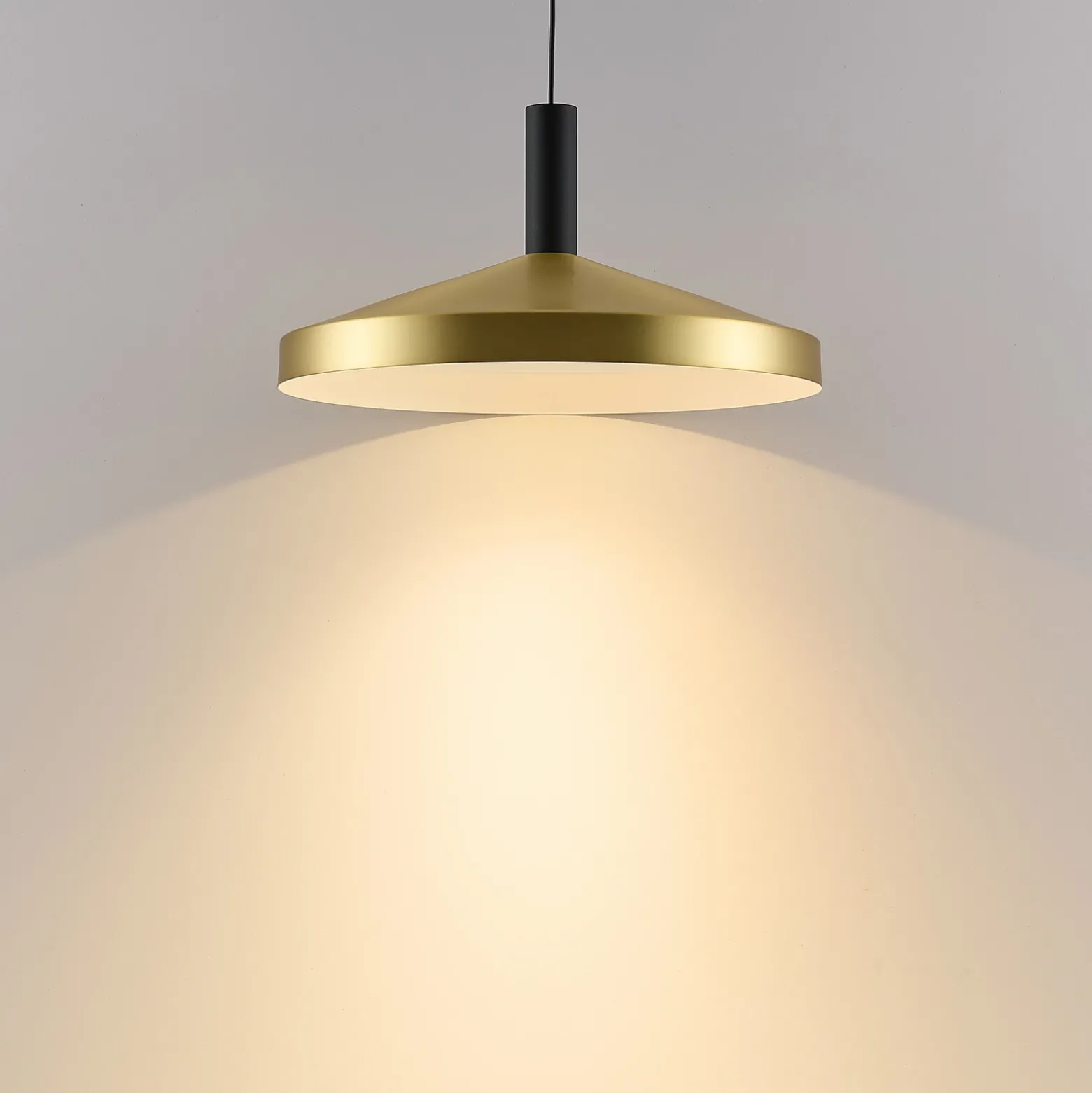 Lámpara colgante LED con riel LORA III, latón, Ø 36 cm, 40°, CCT, trifásica