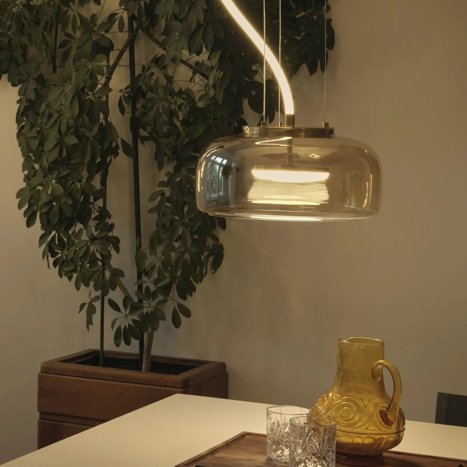 Lámpara colgante LED DECOR GLOW de OSRAM, ámbar/dorado, Ø 38 cm, luz hacia