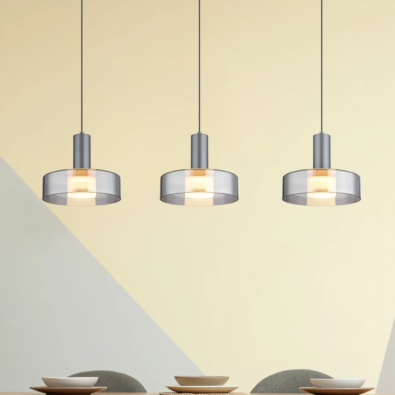 Lámpara colgante LED Grant, longitud 90 cm, gris humo, 3 luces, cristal