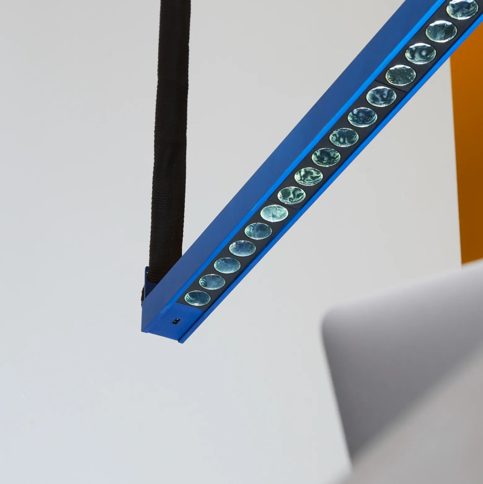 Lámpara colgante LED LOOM DESIGN Belto, azul