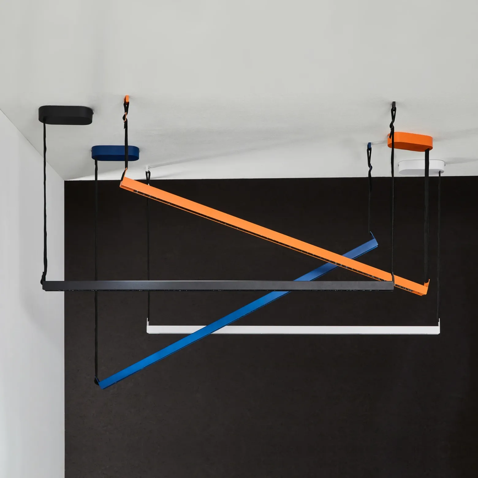 Lámpara colgante LED LOOM DESIGN Belto, azul