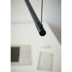 Lámpara colgante LED LOOM DESIGN Straw 150, negra, aluminio