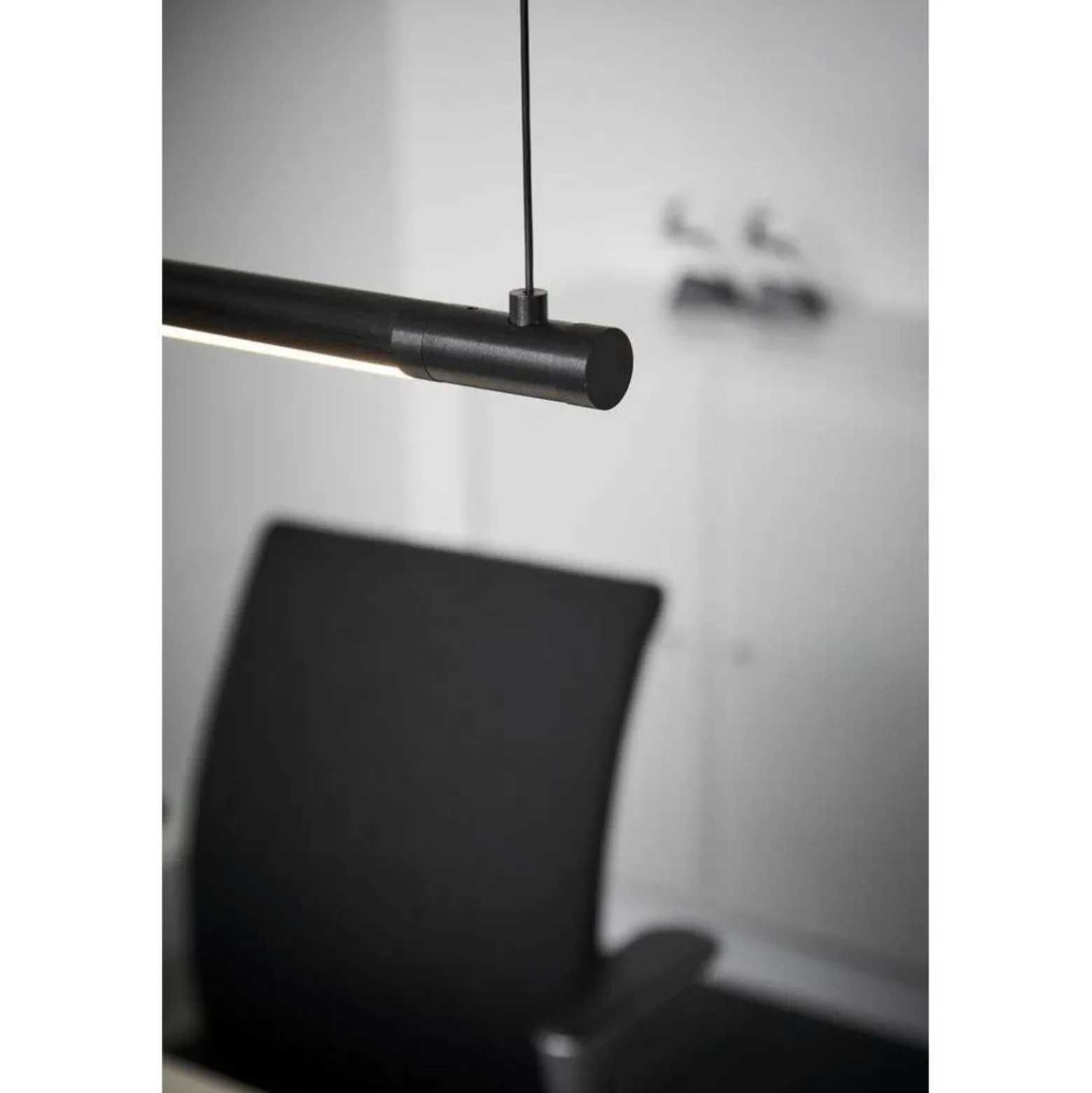 Lámpara colgante LED LOOM DESIGN Straw 150, negra, aluminio