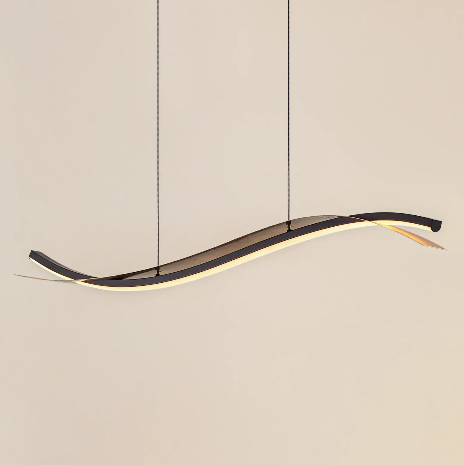 lámpara colgante LED Lucande Alevia, negro/dorado, CCT