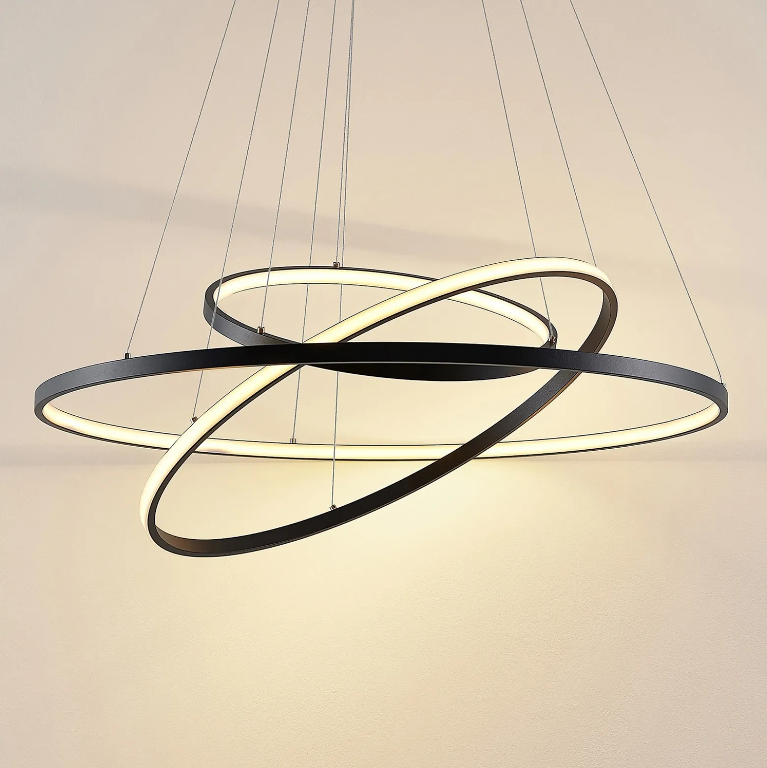 Lámpara colgante LED Lucande Ezana, negra, metal, Ø 80 cm