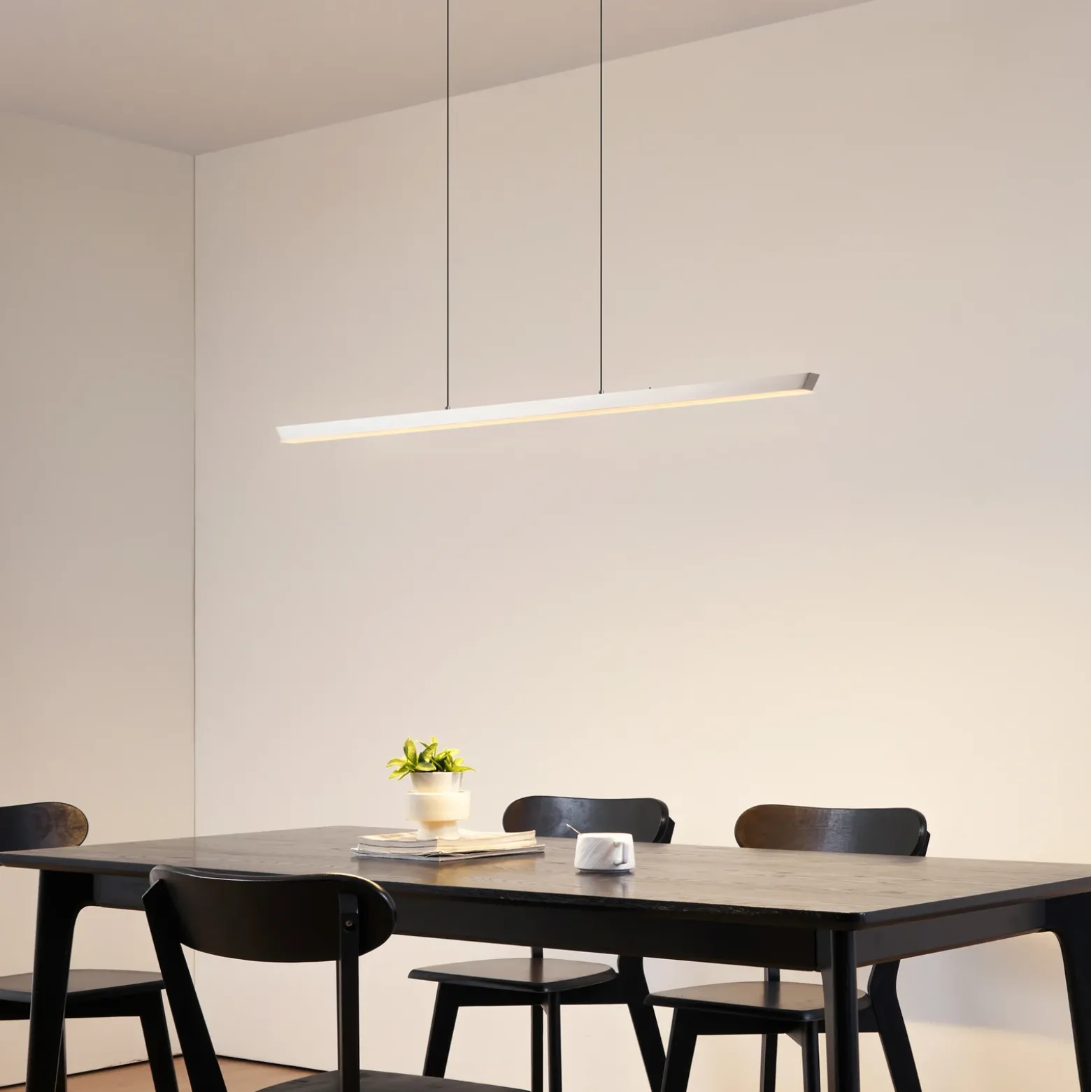 Lámpara colgante LED Lucande Solvar, 117 cm, plateada, CCT, atenuable