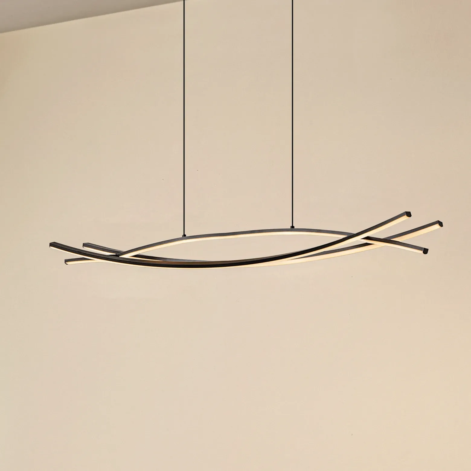 Lámpara colgante LED Lucande Sayori, 98 cm, negra, atenuable