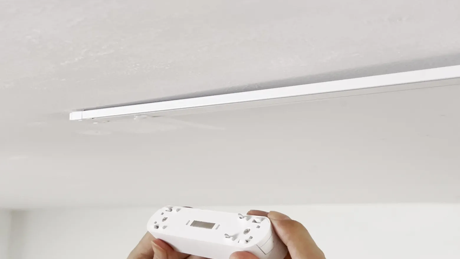 Lámpara colgante LED Lumaro de Lindby, blanca, Ø 3 cm, aluminio, 48 V, atenuable