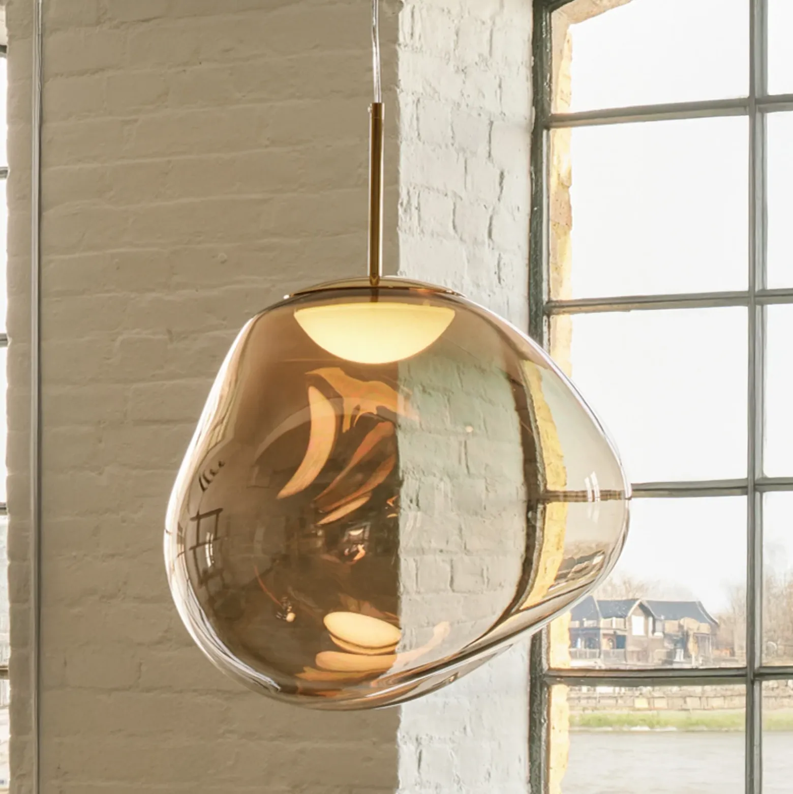 Lámpara colgante LED Melt de Tom Dixon, Ø 50 cm, color bronce