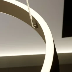 Lámpara colgante LED Olada de Lindby, negra, metal, Ø 51 cm