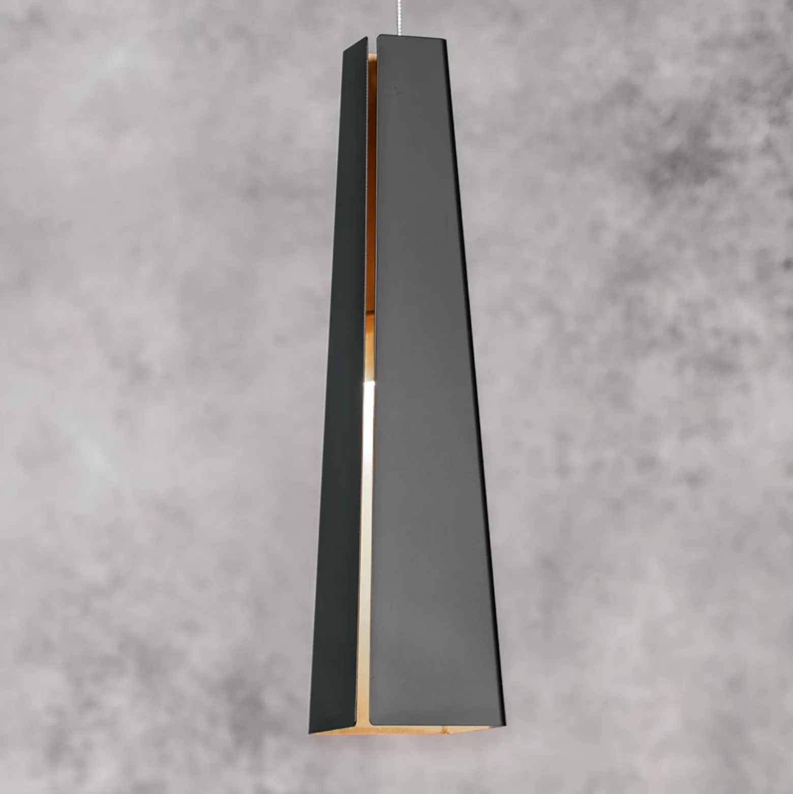 Lámpara colgante LED Pluma, negro y dorado