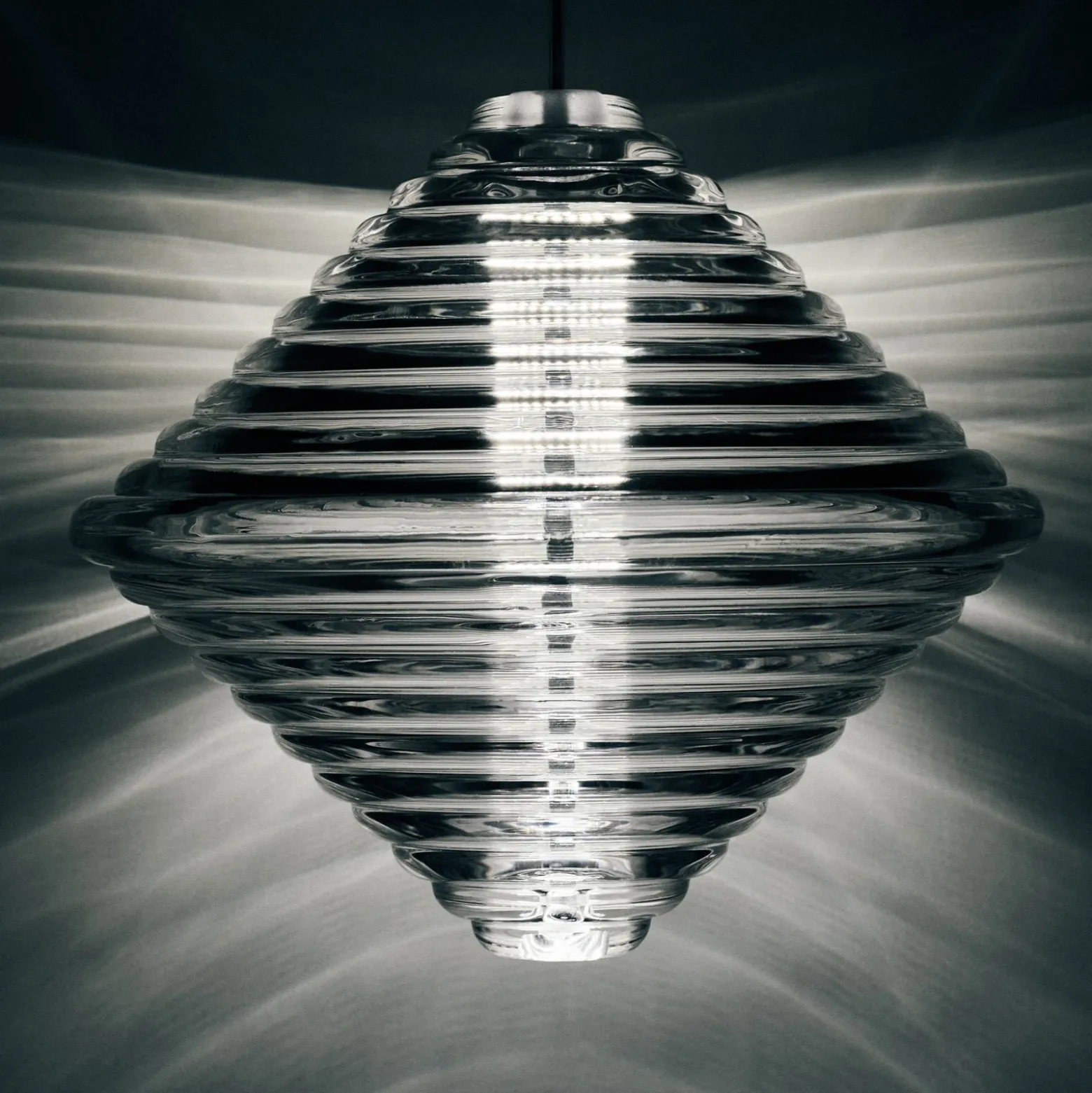 Lámpara colgante LED Press Cone de Tom Dixon, transparente, Ø 34 cm, 927
