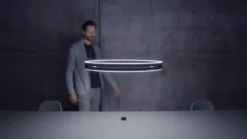 Lámpara colgante LED PURE E-Loop, roble/perla negra, Ø 70 cm aluminio, CCT