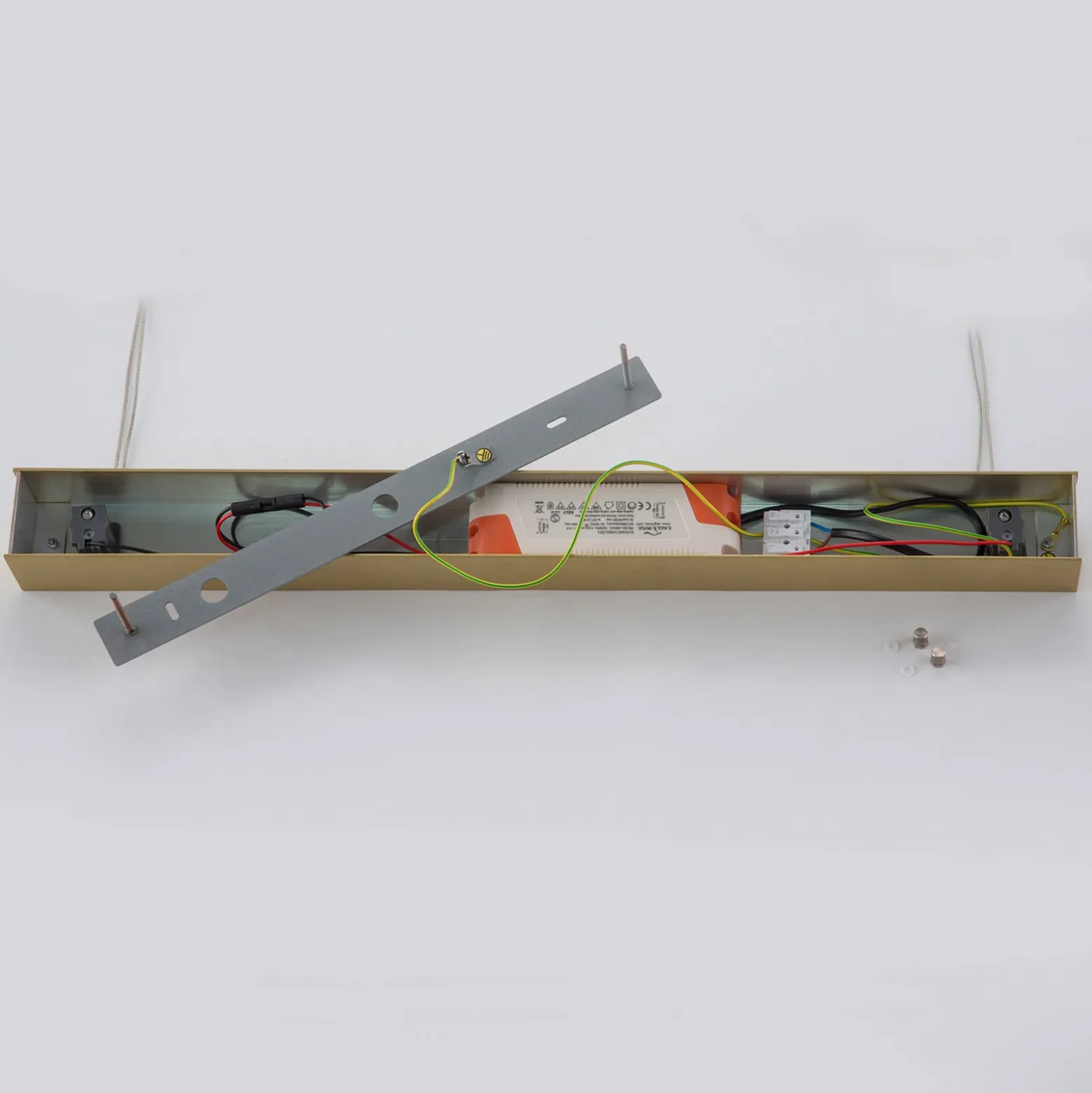 Lámpara colgante LED Quitani Tolu, longitud 139 cm, latón