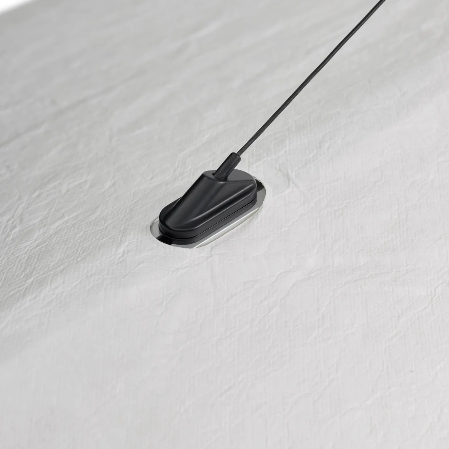 Lámpara colgante LED Tense de New Works, Ø 70 cm, blanca