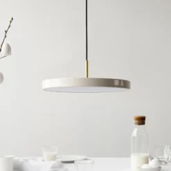 Lámpara colgante LED UMAGE Asteria Medium nácar/latón Ø 43 cm