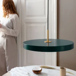 Lámpara colgante LED UMAGE Asteria Medium, verde/latón, Ø 43 cm