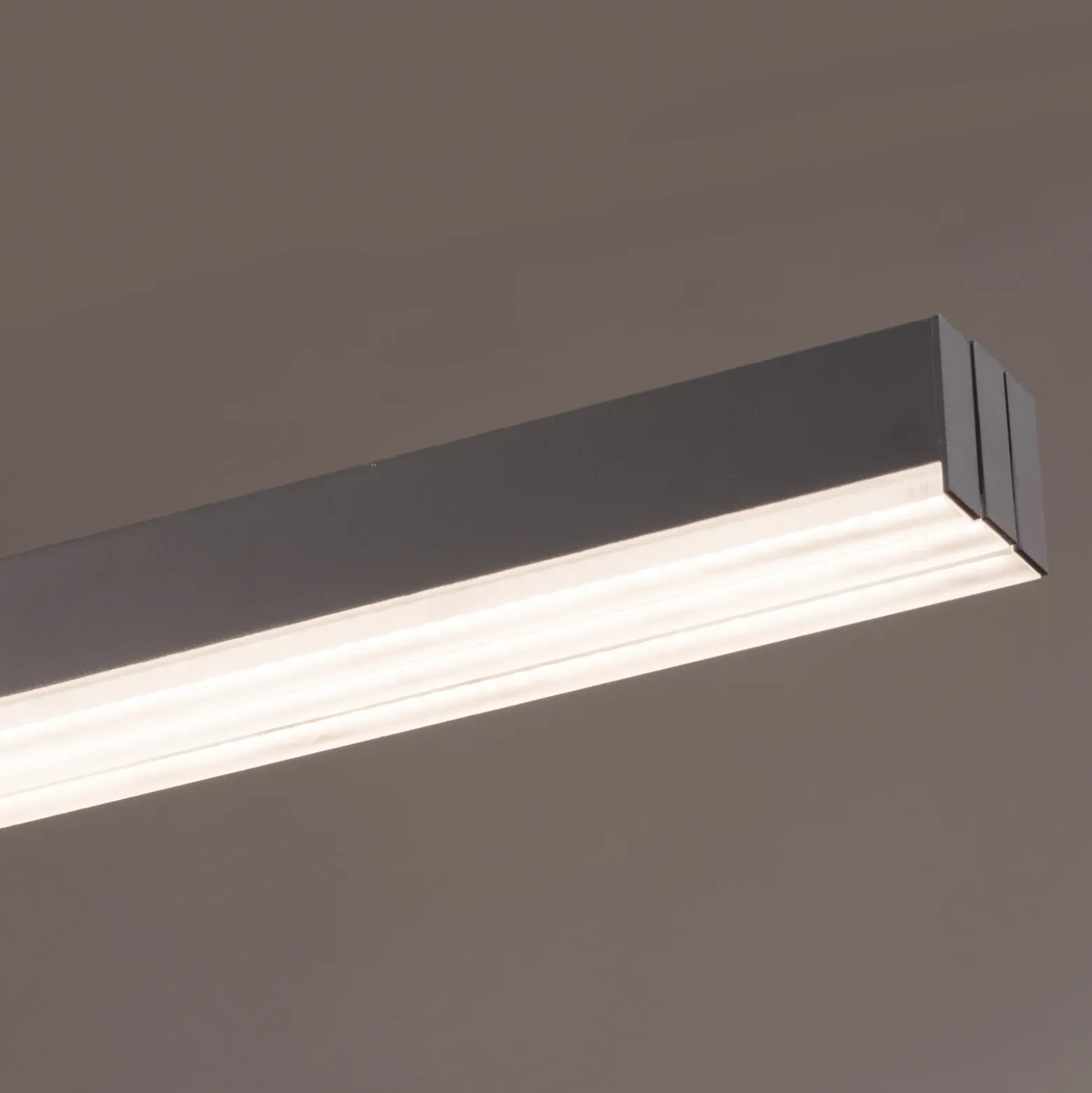 Lámpara colgante LED Vayana, gris, longitud 189 cm, regulador táctil CCT