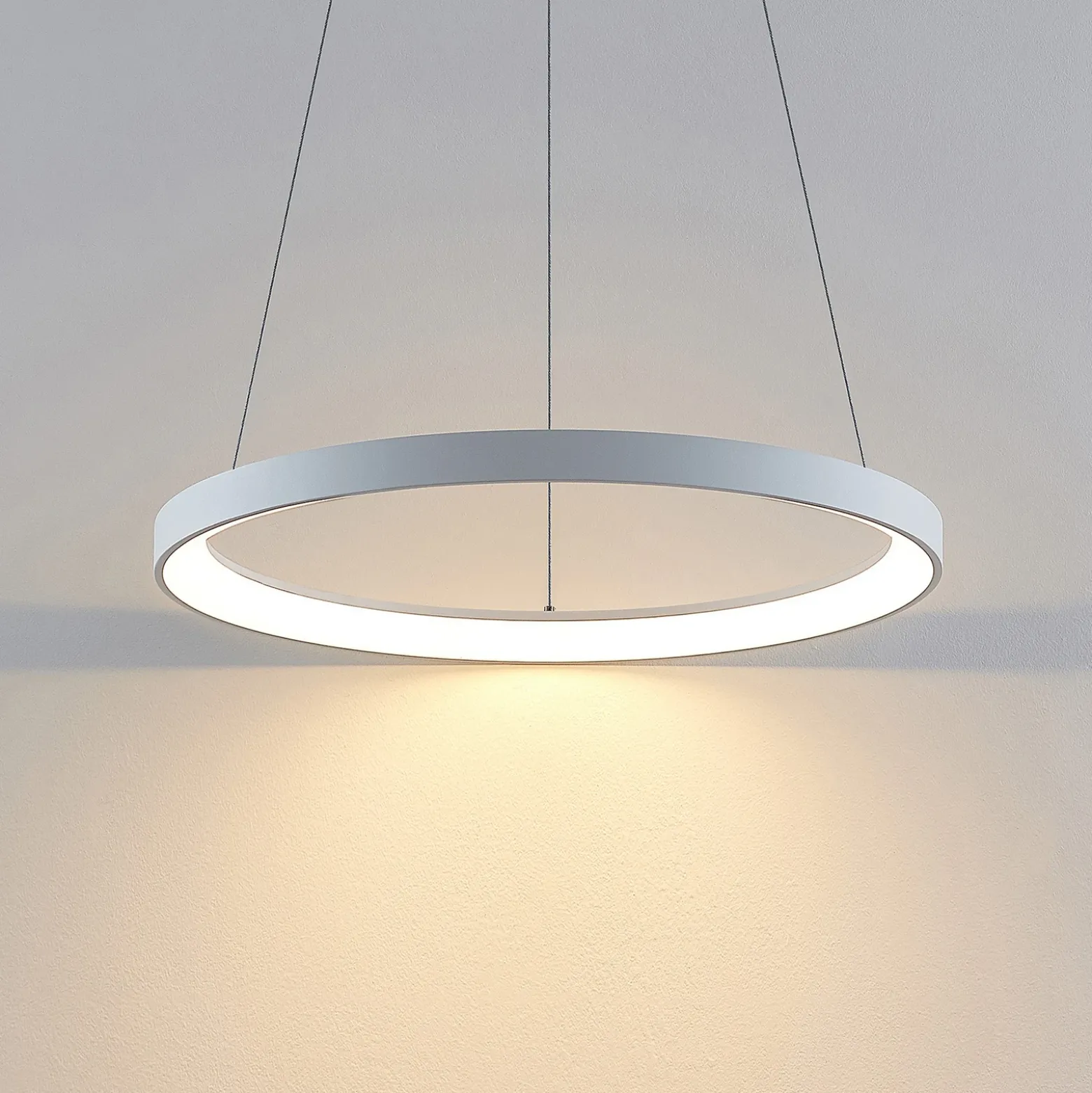 Lámpara colgante LED Vivy de Arcchio, Ø 58 cm, blanca, metal