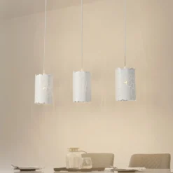 Lámpara colgante Lindby Aralena, blanca, 3 luces, longitud 92 cm