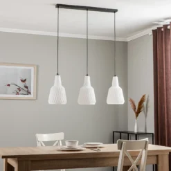 Lámpara colgante Lindby Belarion, opal, 3 luces, cristal, Ø 23 cm