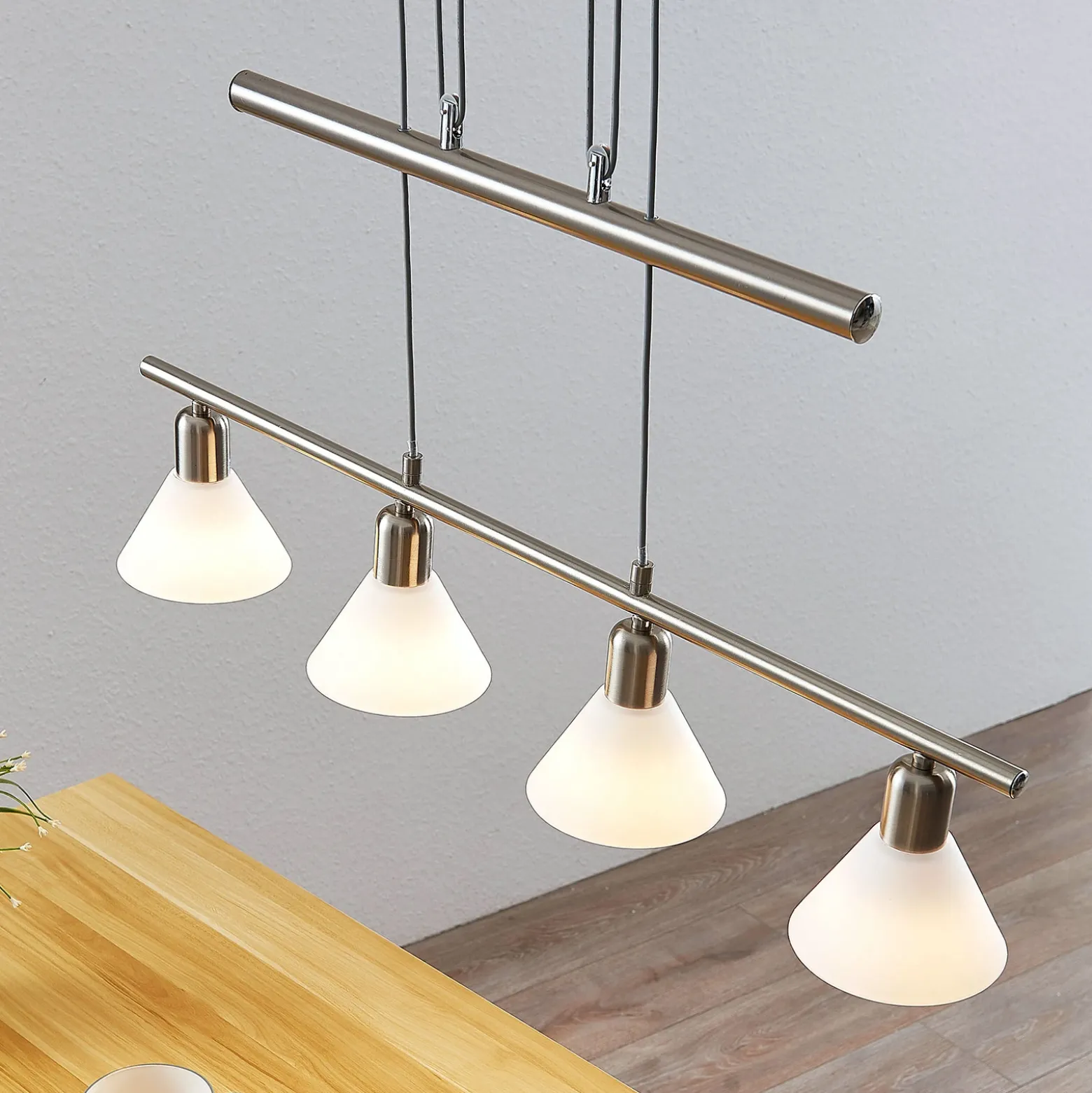 Lámpara colgante Lindby Delira, níquel de 4 luces, regulable en altura