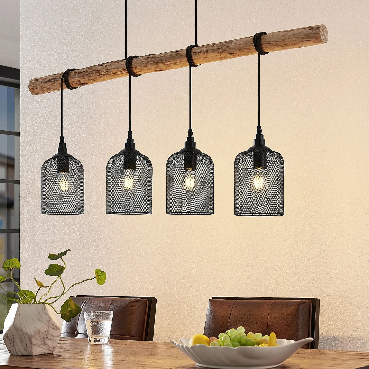 Lámpara colgante Lindby Elrond, 116 cm, negra, 4 luces, madera