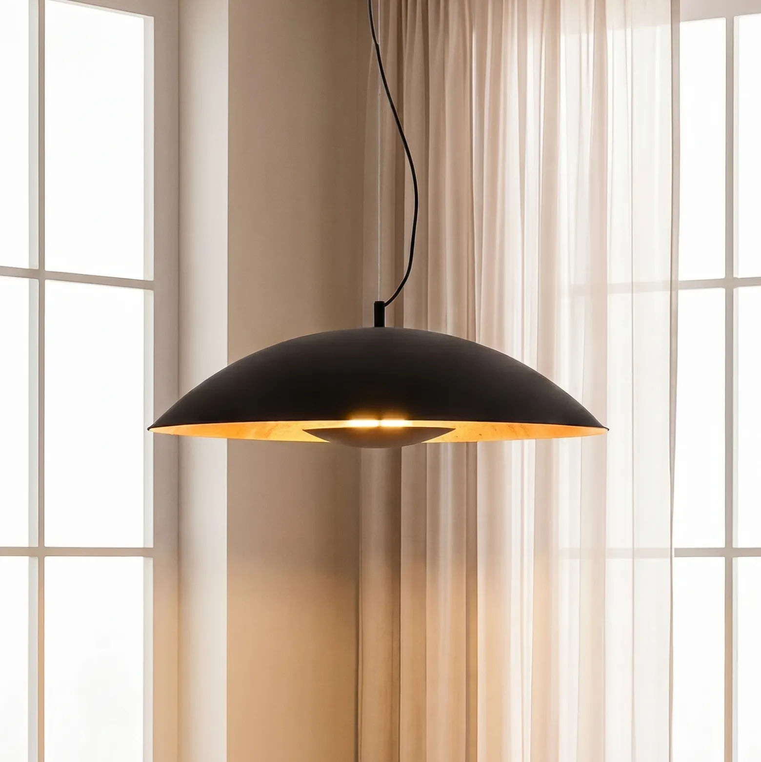 Lámpara colgante Lindby Emilienne, negra, dorada, Ø 60 cm