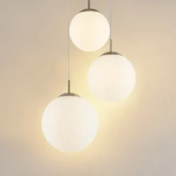 Lámpara colgante Lindby Heleska, blanca, cristal, 3 luces, Ø 47cm