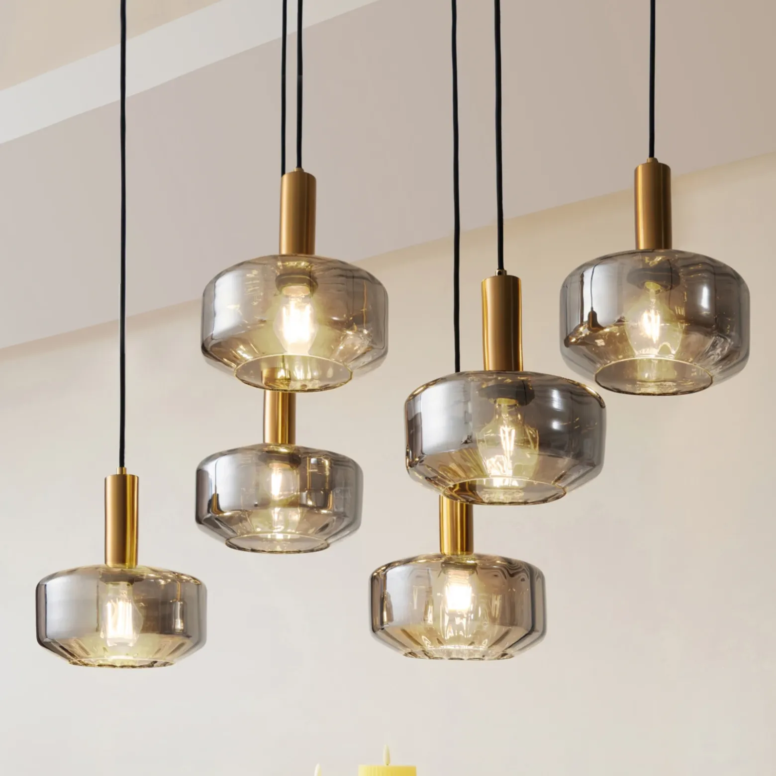 Lámpara colgante Lindby Hildur, 6 luces, gris humo, cristal