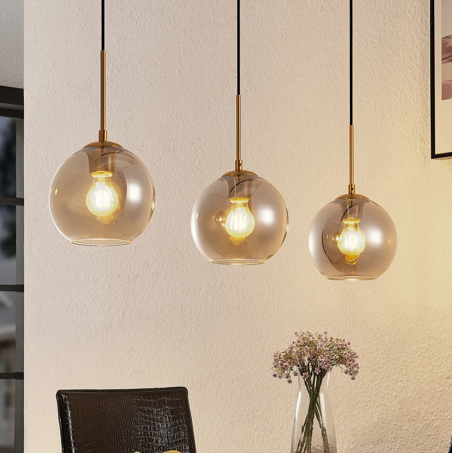 Lámpara colgante Lindby Hiwana, gris humo, cristal, 3 luces
