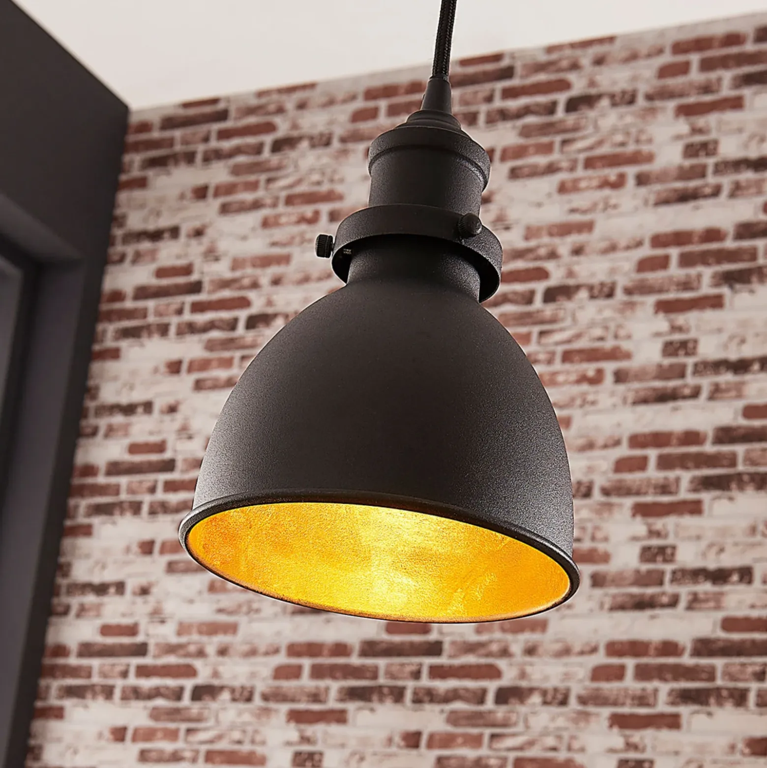 Lámpara colgante Lindby Jasminka, negro/oro, metal, 1 luz.