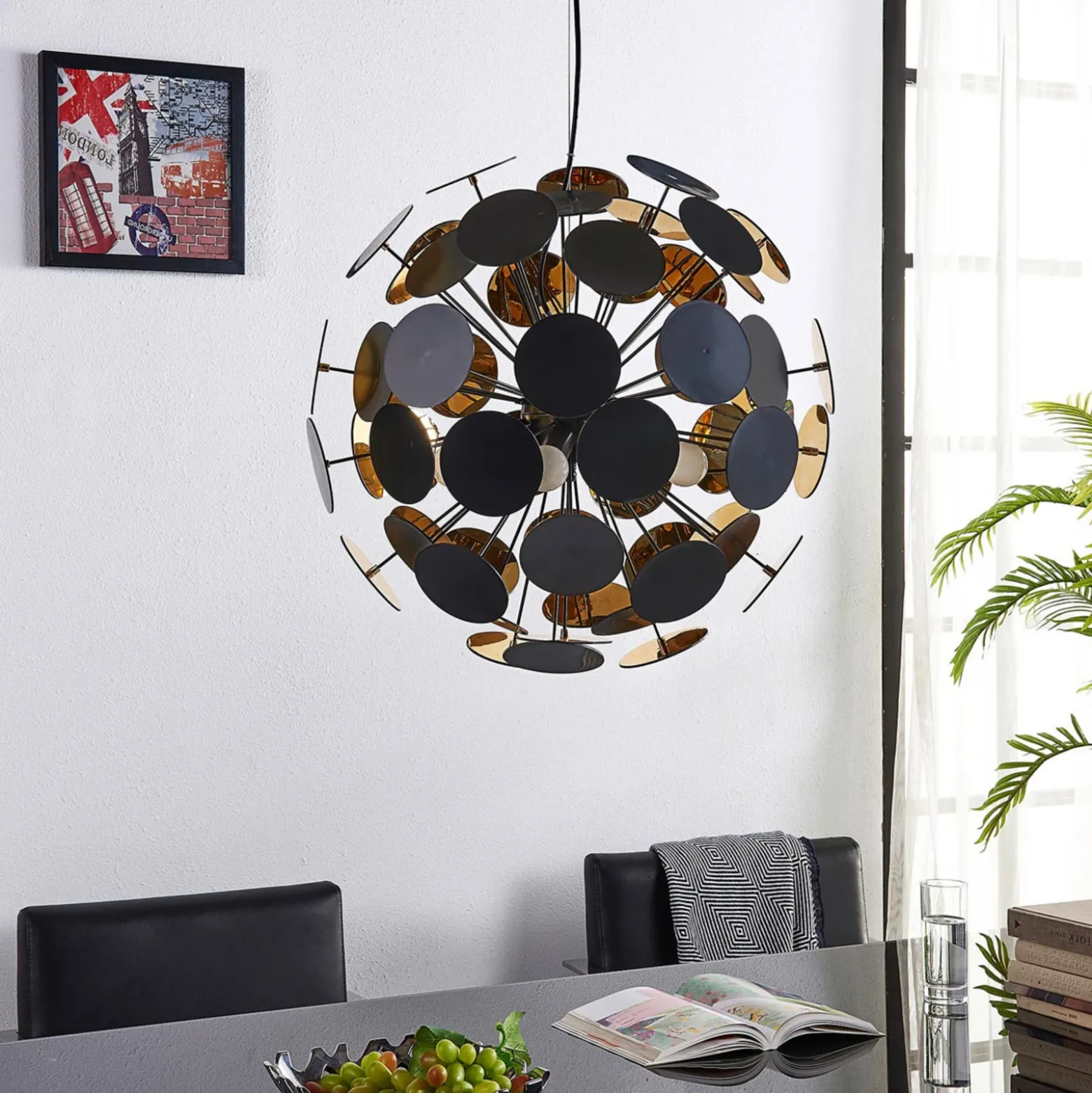 Lámpara colgante Lindby Kinan, Ø 54 cm, negro, dorado, metal