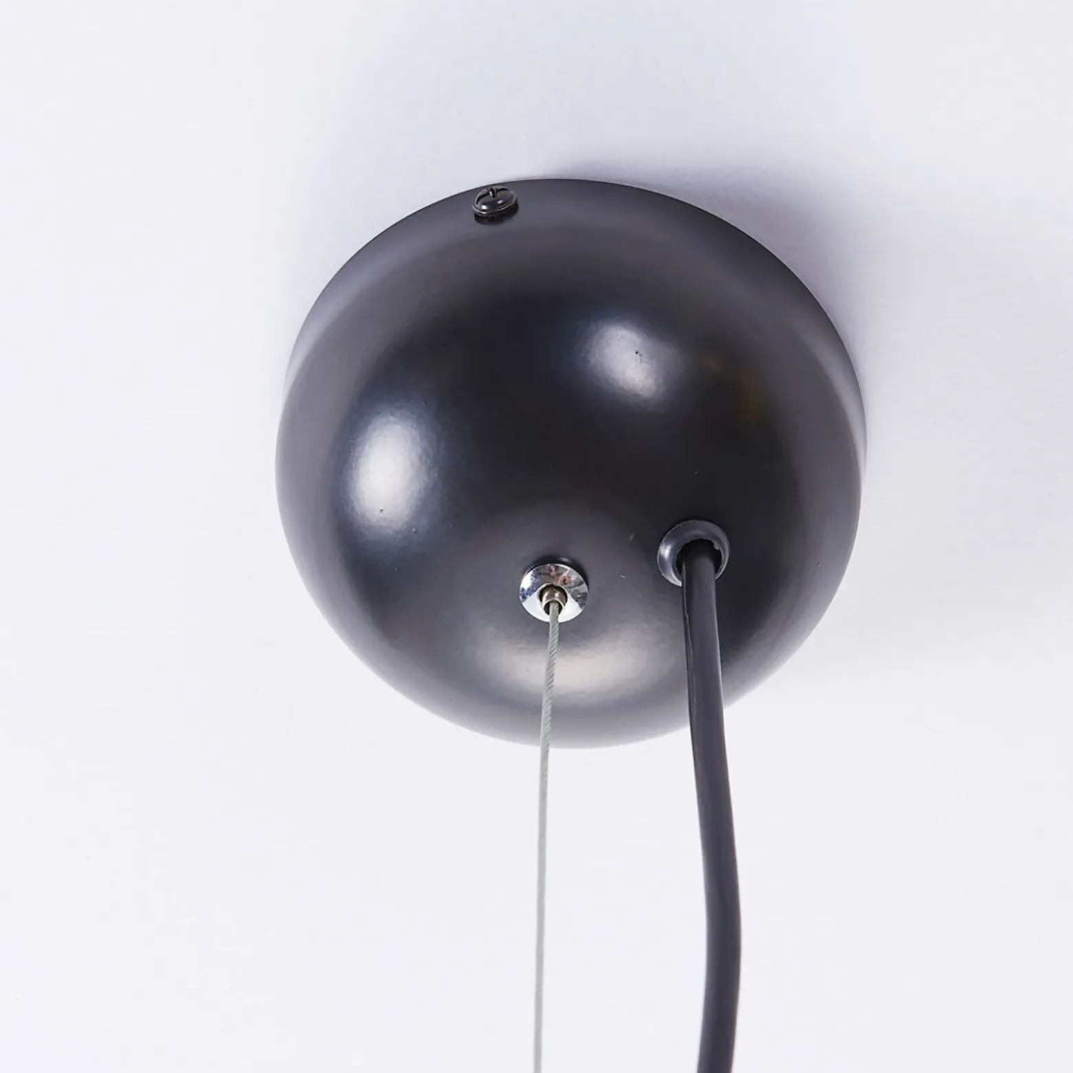 Lámpara colgante Lindby Kinan, Ø 54 cm, negro, dorado, metal