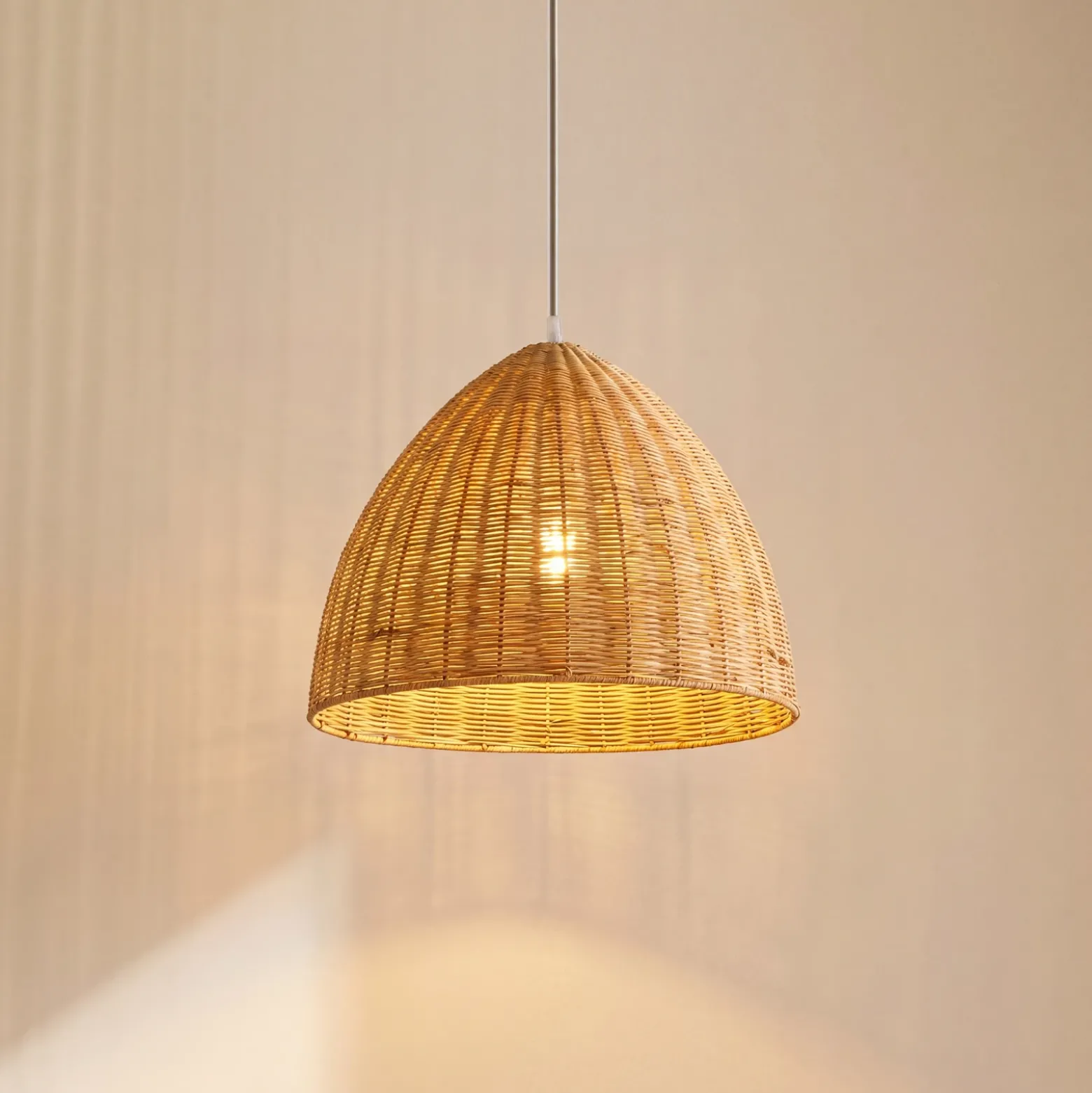 Lámpara colgante Lindby Laverne, Ø 40 cm, ratán, E27