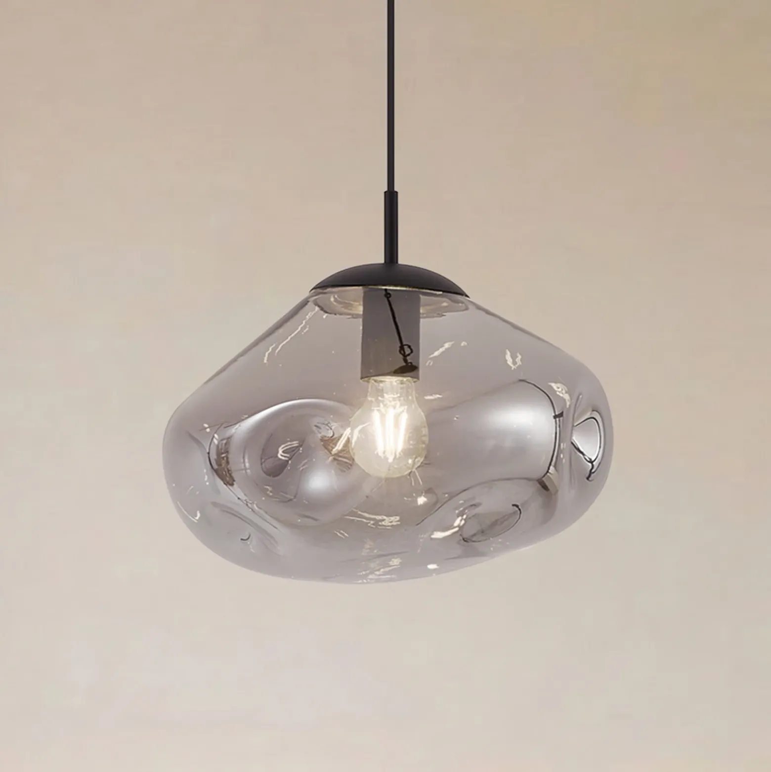 Lámpara colgante Lindby Lelia, gris humo, cristal, Ø 35 cm