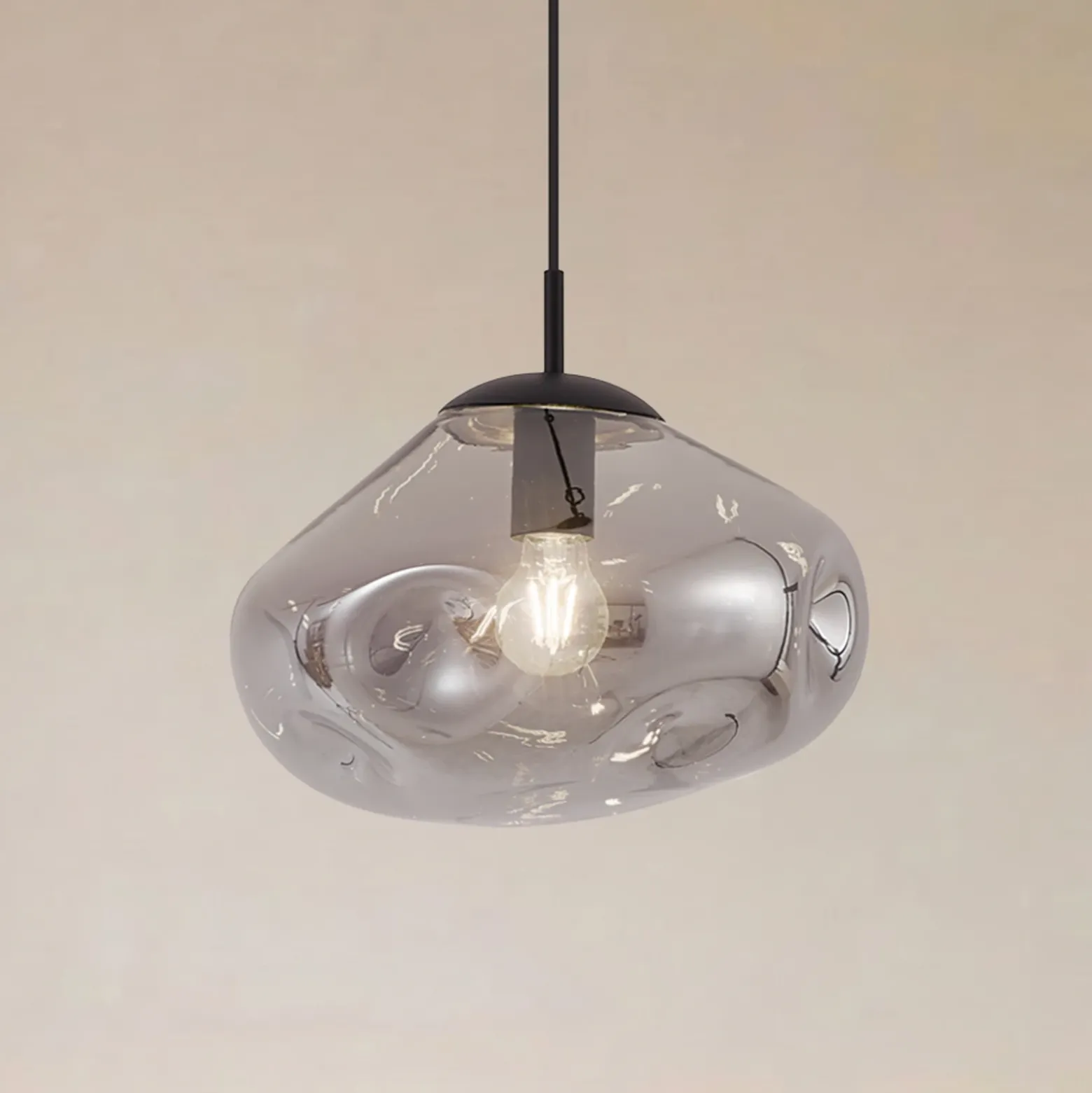 Lámpara colgante Lindby Lelia, gris humo, cristal, Ø 35 cm