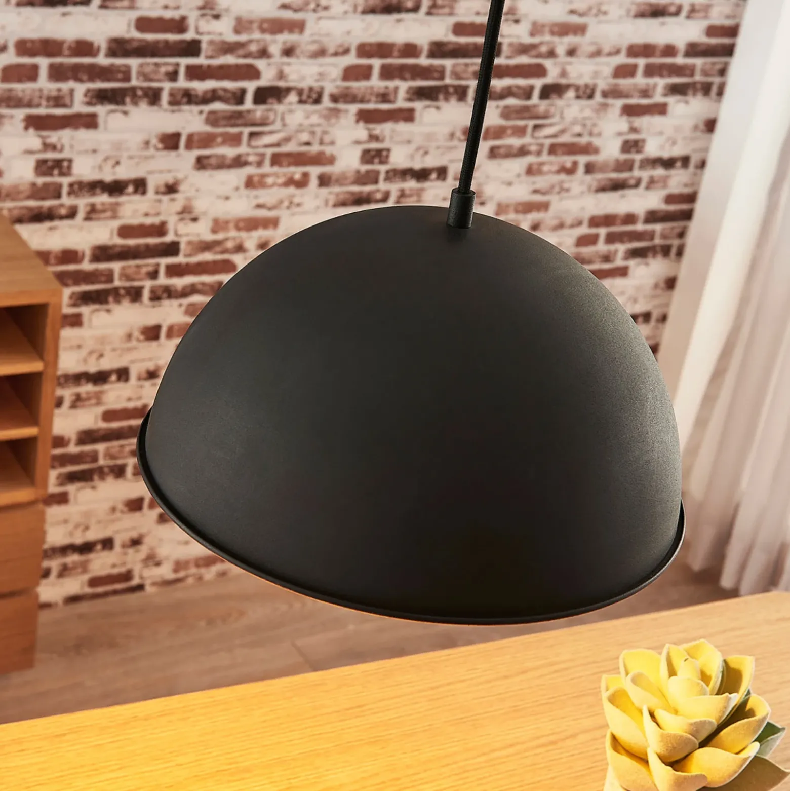 Lámpara colgante Lindby Leya, negro/oro, metal, Ø 30 cm, E27