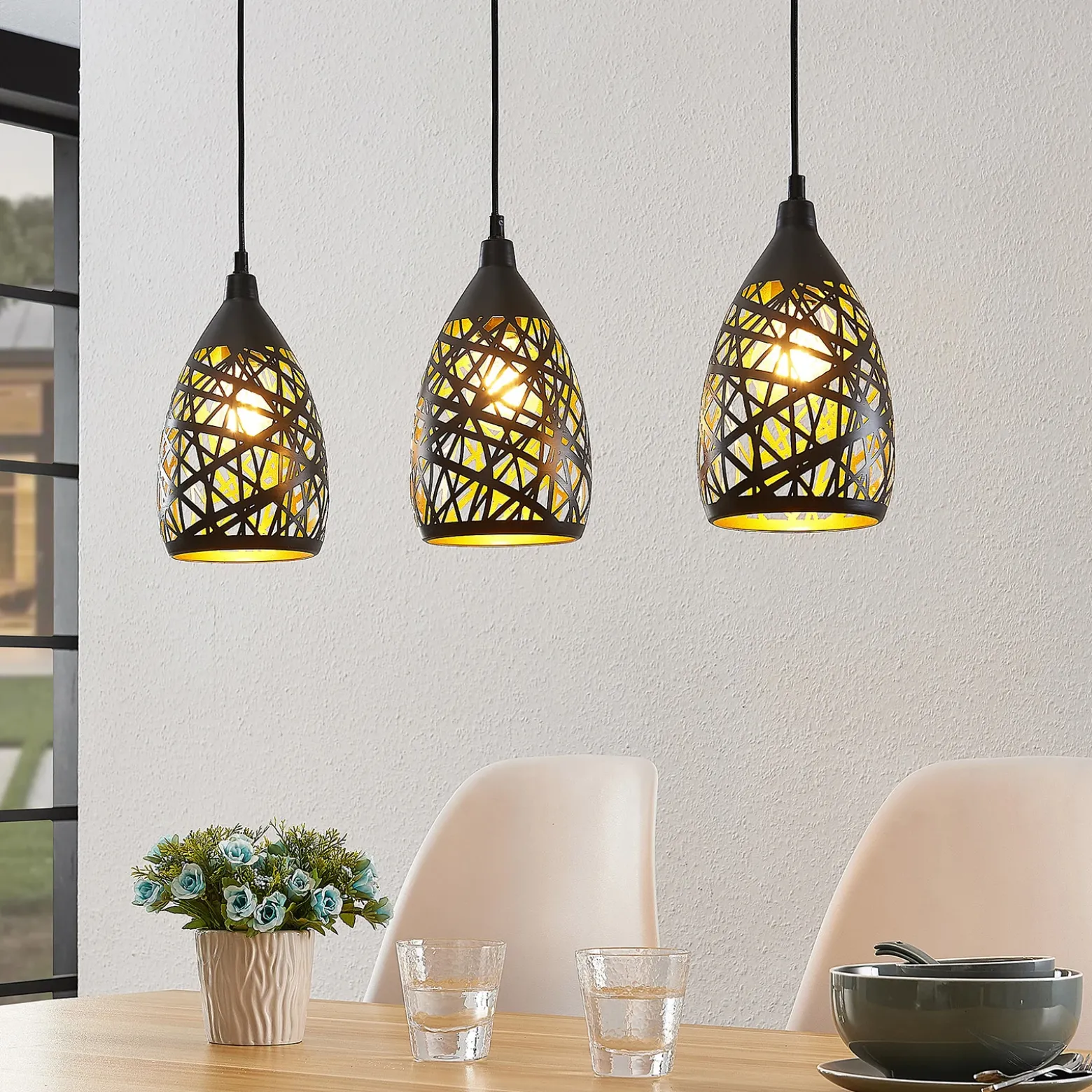 Lámpara colgante Lindby Marcello, 75 cm, 3 luces, negro-dorado
