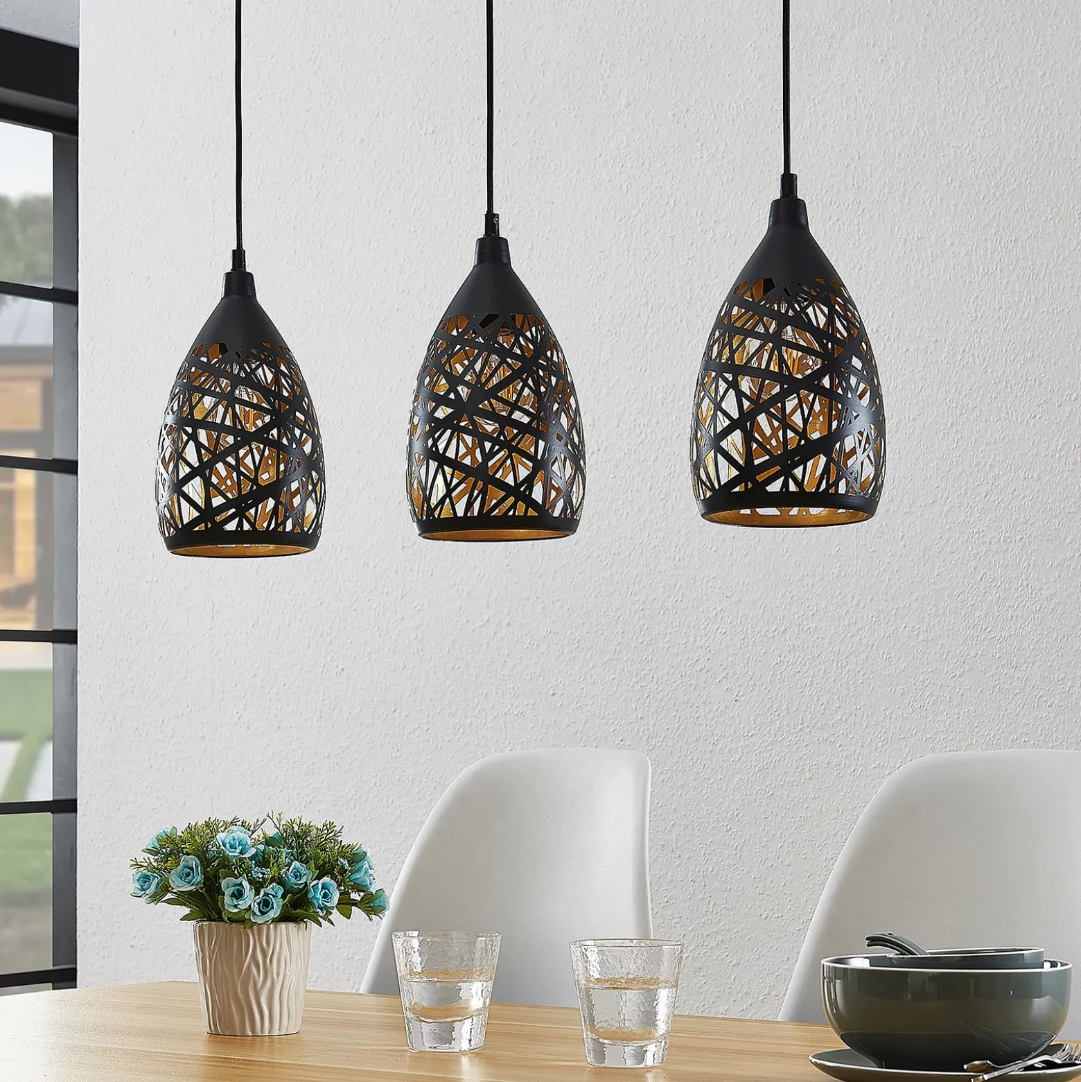 Lámpara colgante Lindby Marcello, 75 cm, 3 luces, negro-dorado