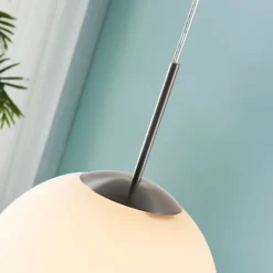 Lámpara colgante Lindby Marike, Ø 30 cm, blanca, cristal, globo, E27