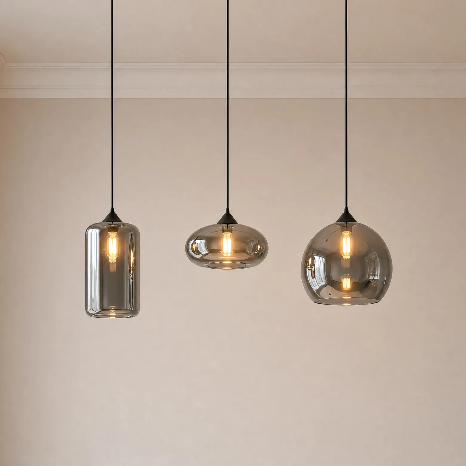 Lámpara colgante Lindby Marla, 3 luces, cristal, gris ahumado, 102cm