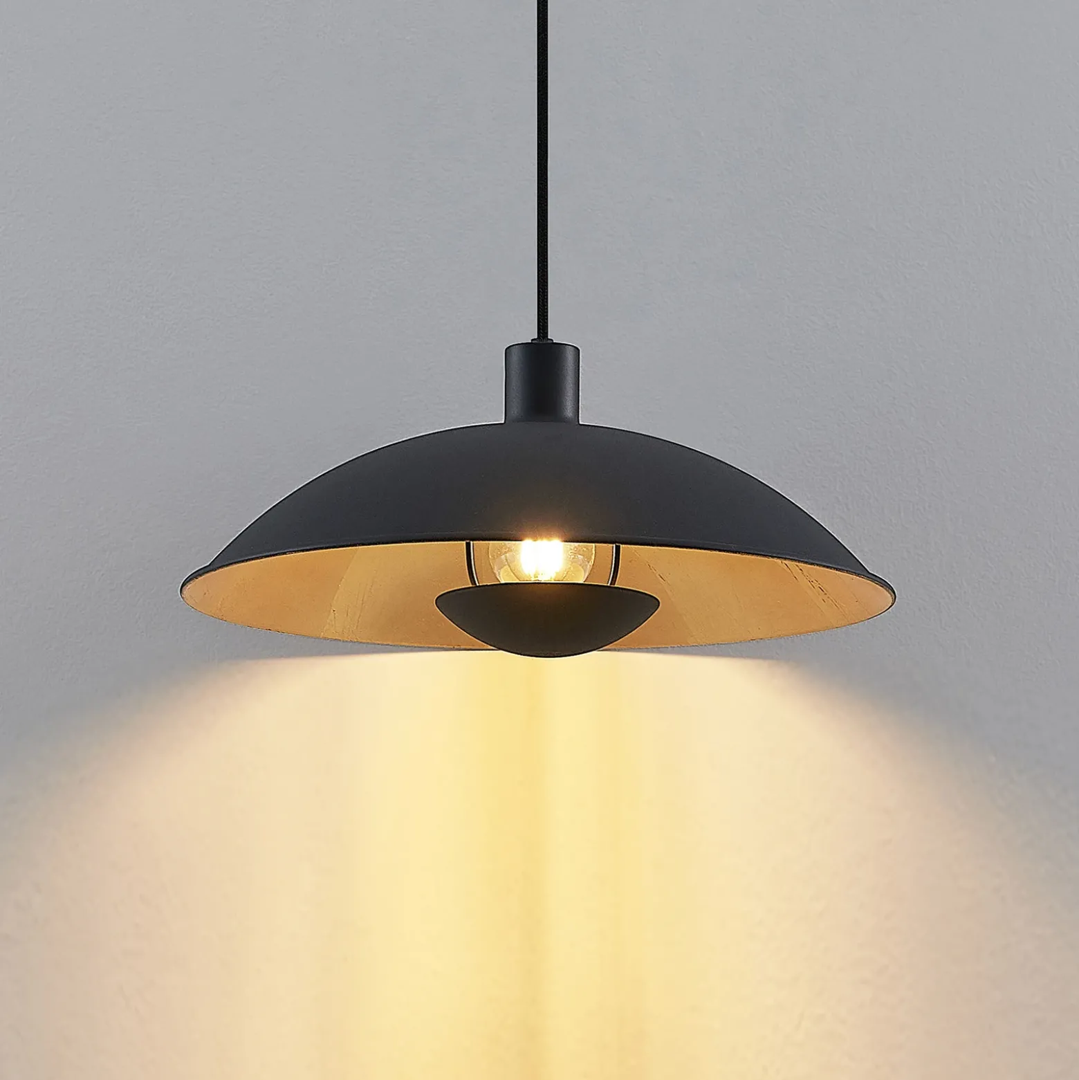 Lámpara colgante Lindby Narisara, Ø 40 cm, E27, negro-oro