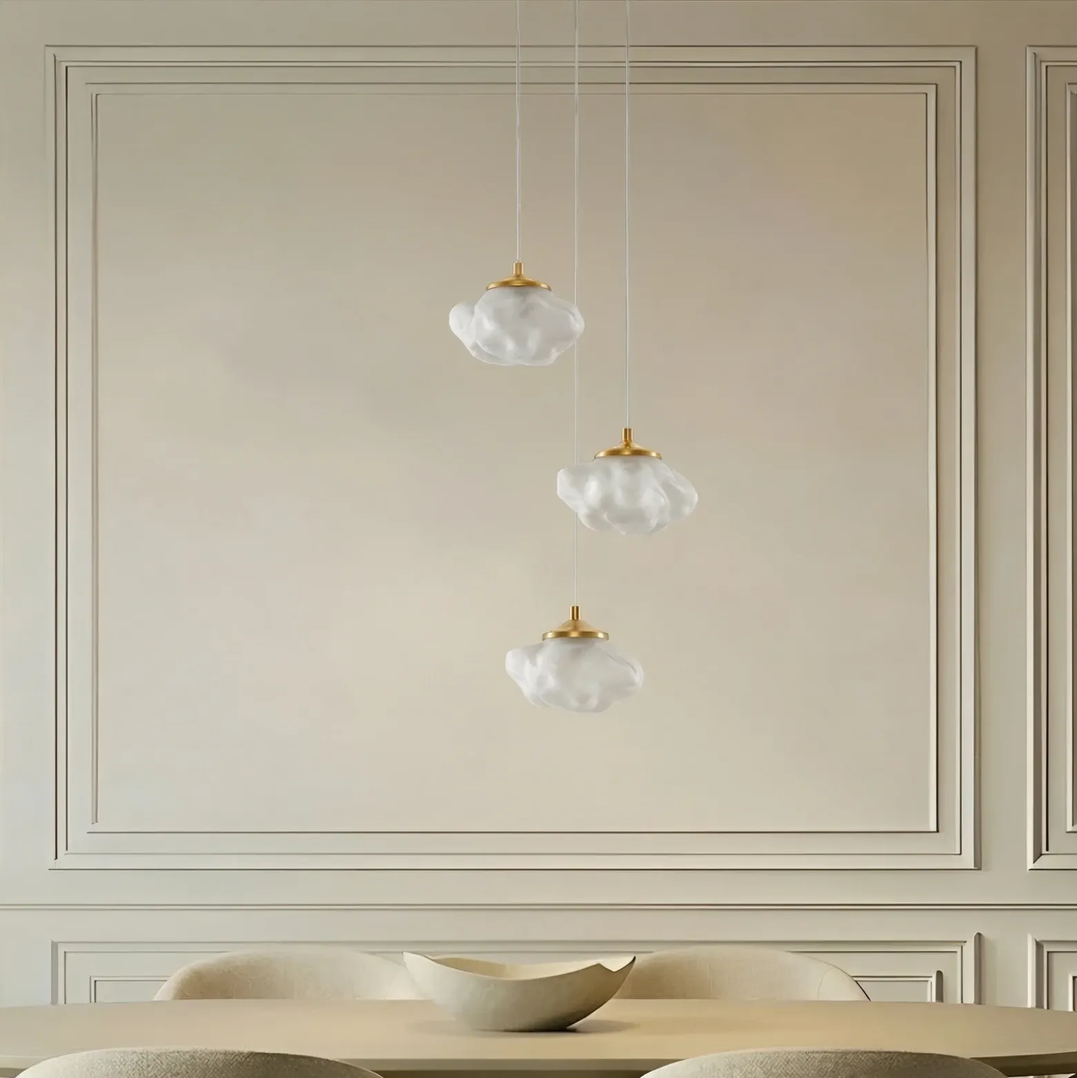 Lámpara colgante Lindby Piatra, Ø 25 cm, 3 luces, ópalo/latón, cristal